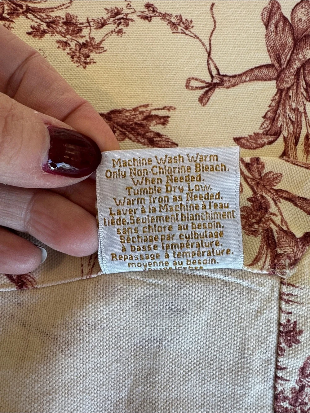 Williams Sonoma Italian Cotton Red Toile Tablecloth Made in Italy Approx 67 x 97